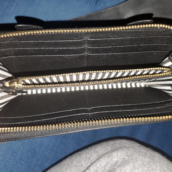 Wallet - Picture 2 of 4